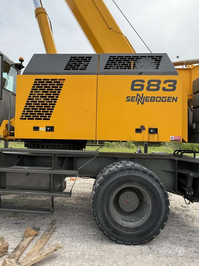 Sennebogen 683, crane
