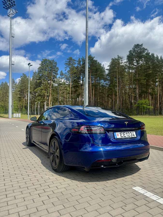 Tesla Model S - 4
