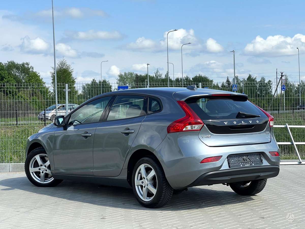 Volvo V40, 2.0 l., hatchback