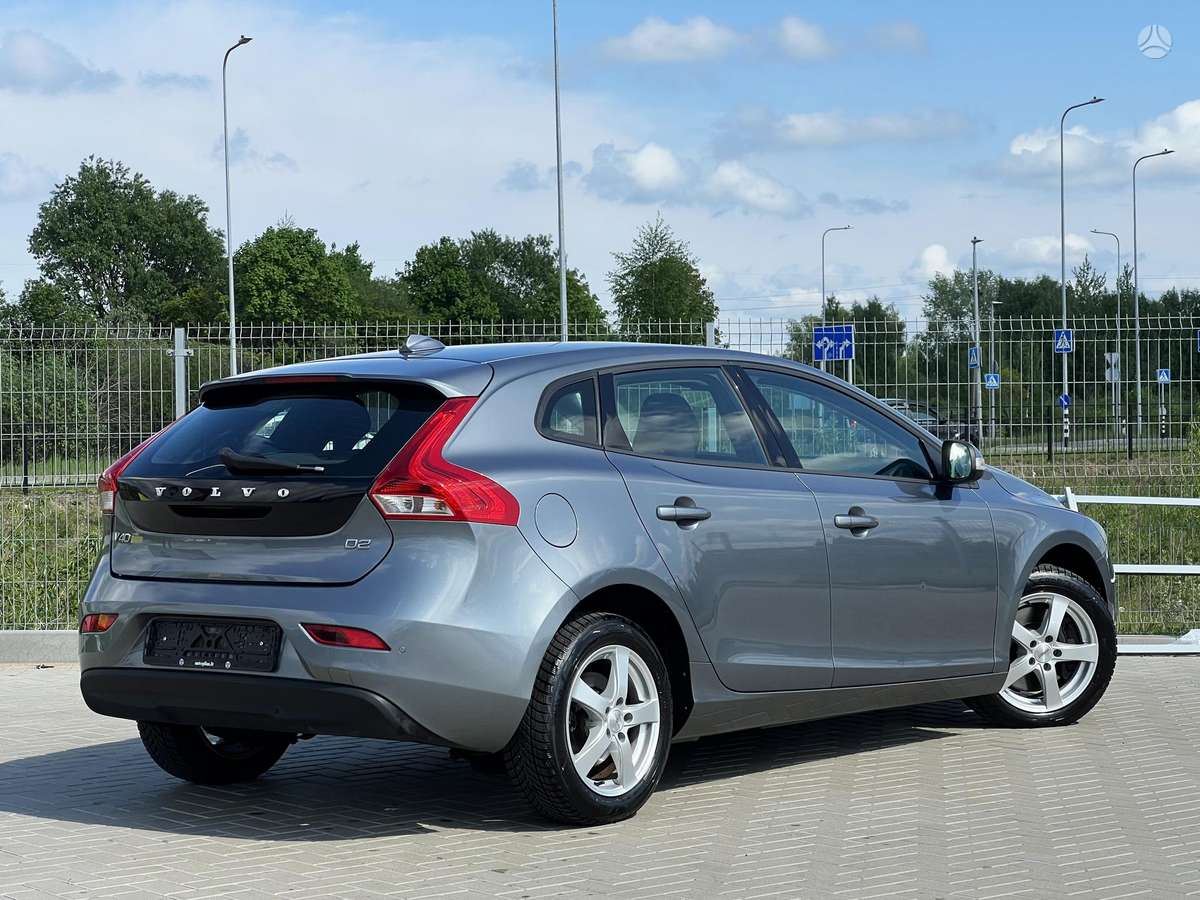 Volvo V40, 2.0 l., hatchback