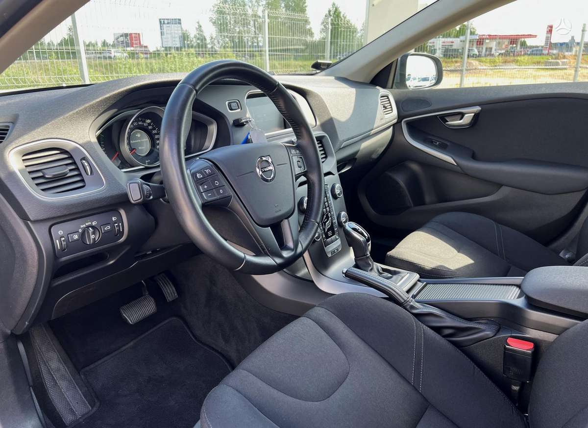 Volvo V40, 2.0 l., Хэтчбек