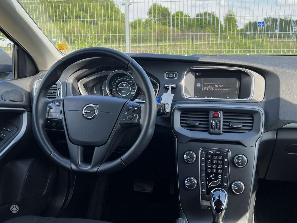 Volvo V40, 2.0 l., Хэтчбек