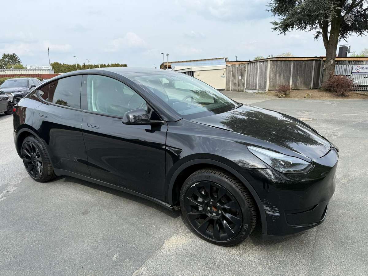 Tesla Model Y, hatchback