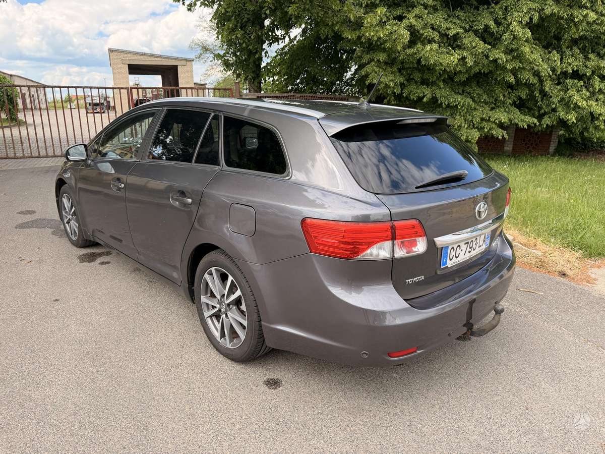 Toyota Avensis, 2.0 l., universalas