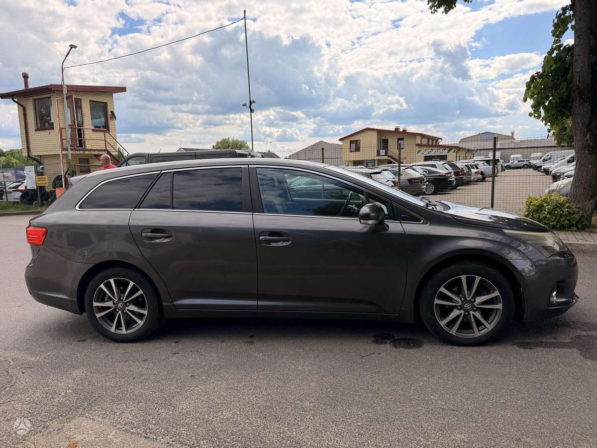 Toyota Avensis, 2.0 l., universalas