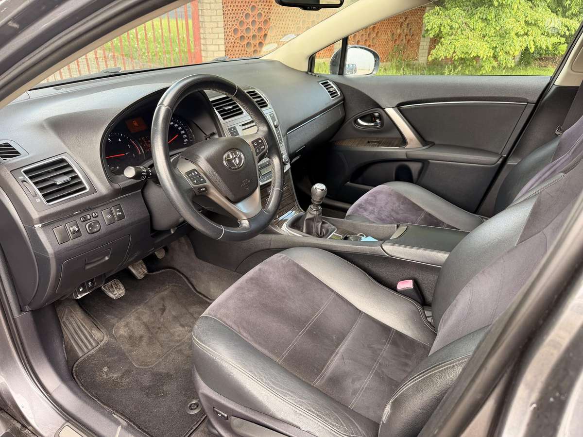 Toyota Avensis, 2.0 l., universalas