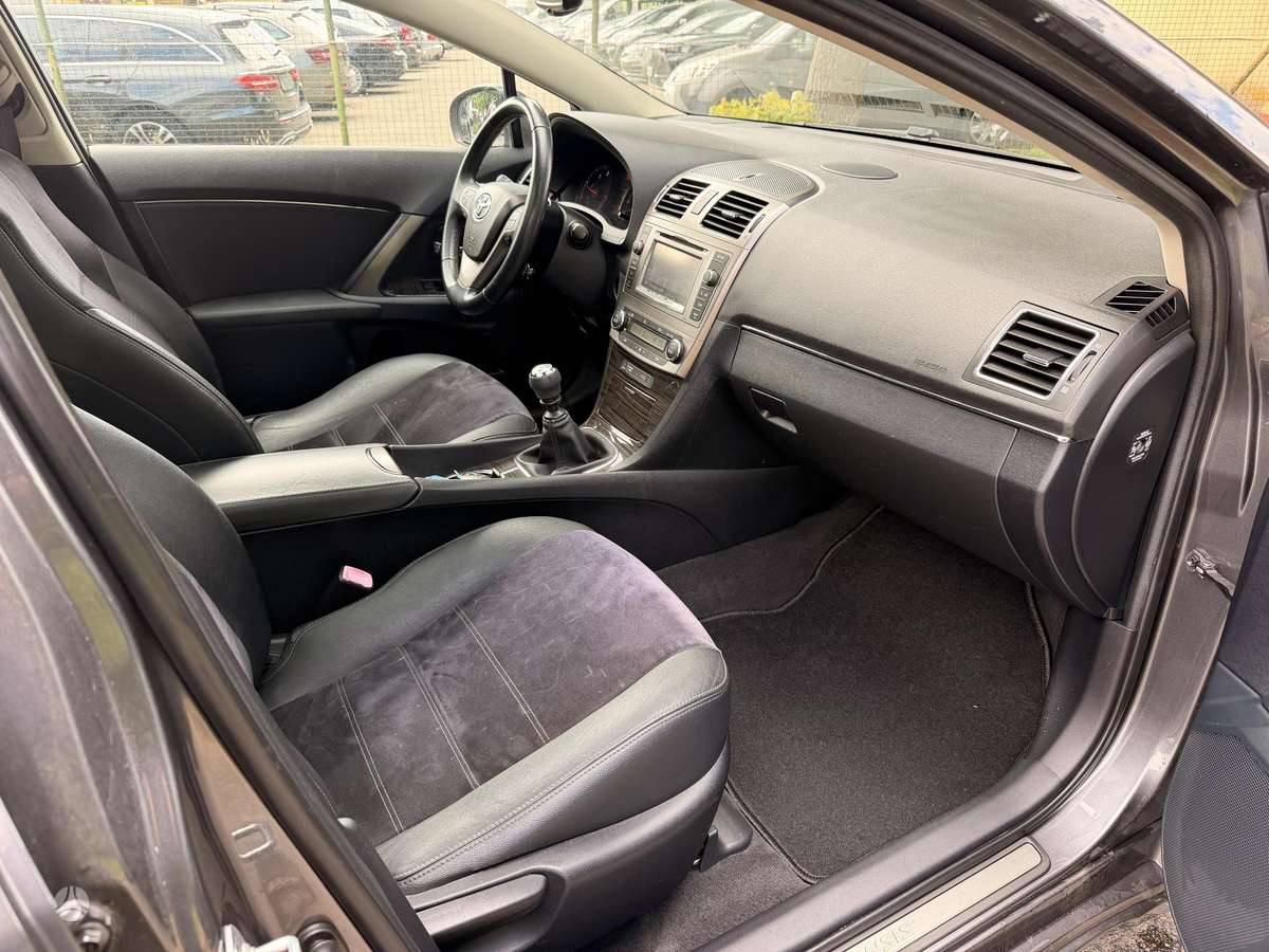 Toyota Avensis, 2.0 l., universalas
