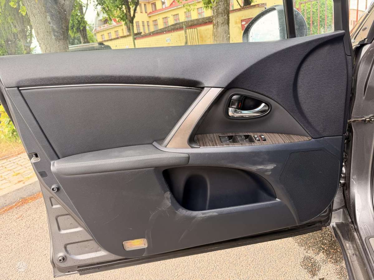 Toyota Avensis, 2.0 l., universalas