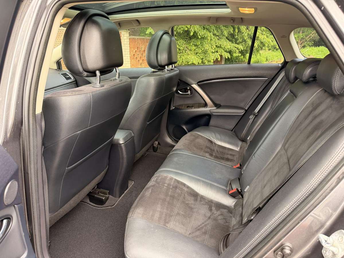 Toyota Avensis, 2.0 l., universalas