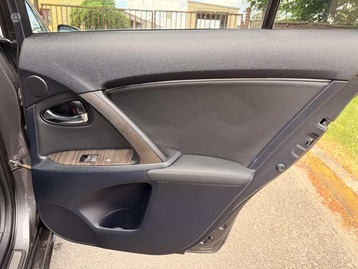 Toyota Avensis, 2.0 l., universalas