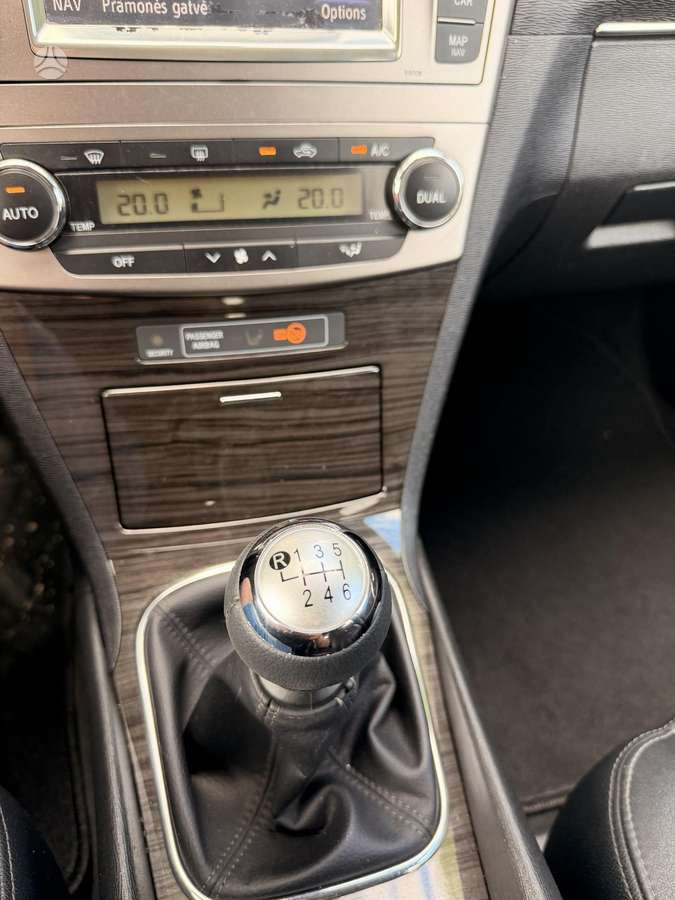 Toyota Avensis, 2.0 l., universalas