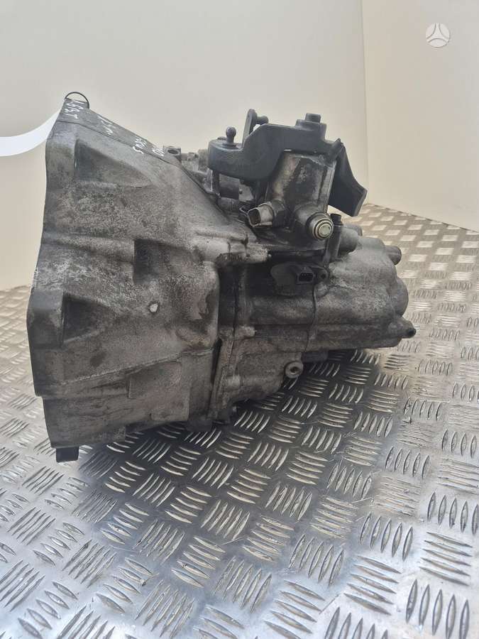 Ford Focus, BV6R7002LJ, pavarų dėžė