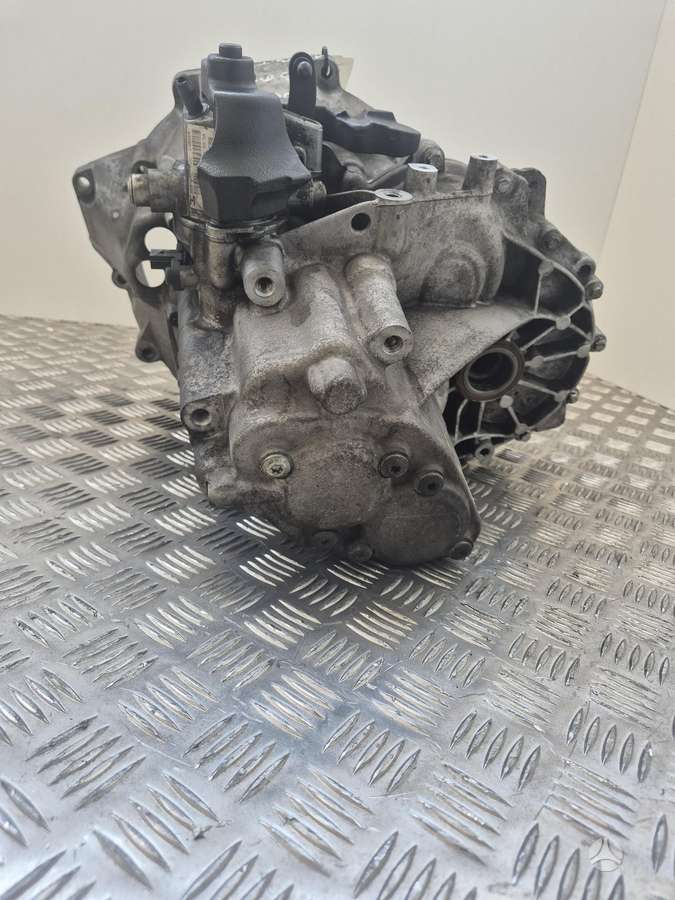 Ford Focus, BV6R7002LJ, pavarų dėžė