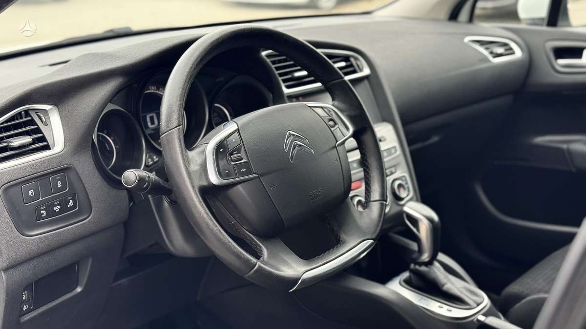 Citroen C4, 1.2 l., Хэтчбек