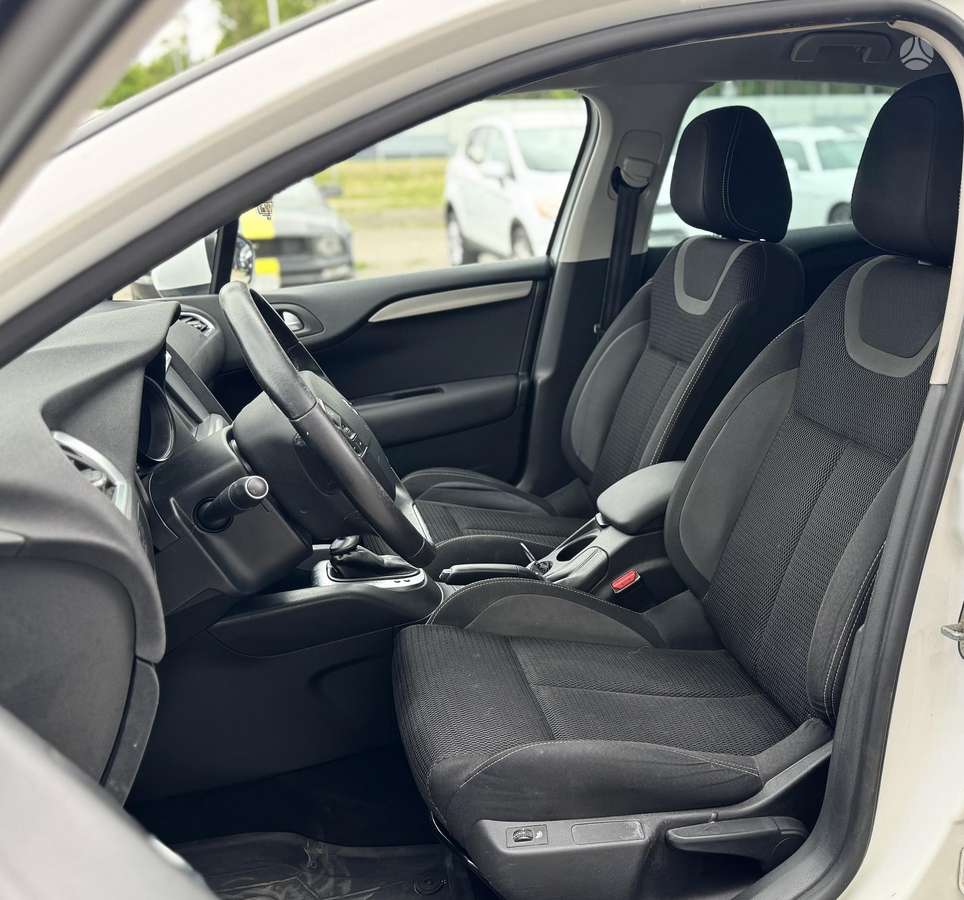 Citroen C4, 1.2 l., Хэтчбек