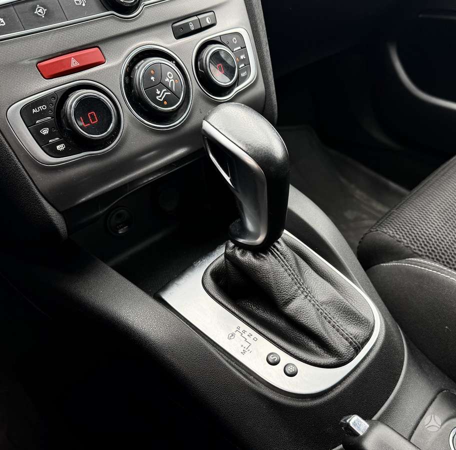 Citroen C4, 1.2 l., Хэтчбек