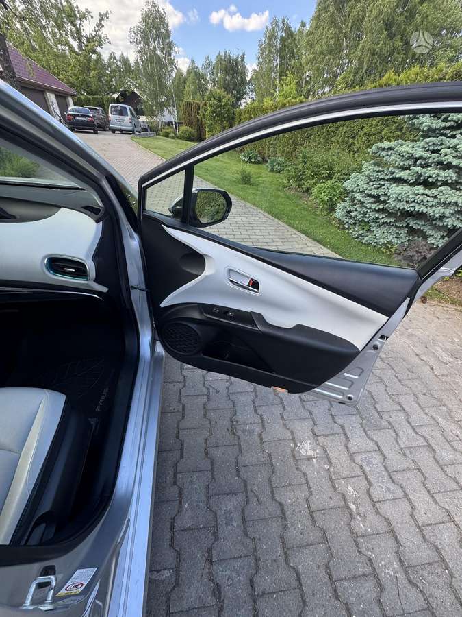 Toyota Prius Prime - 9