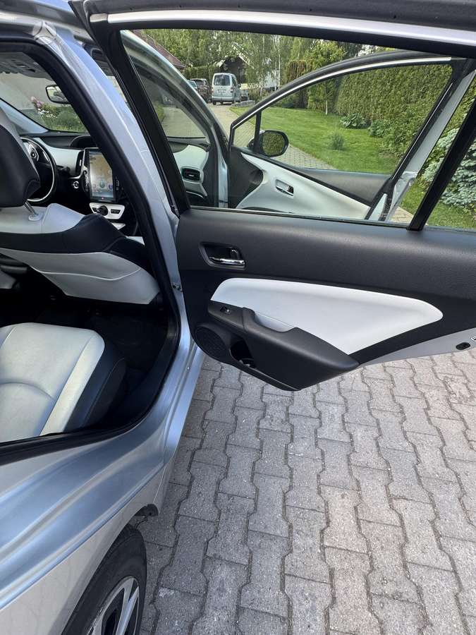Toyota Prius Prime - 10