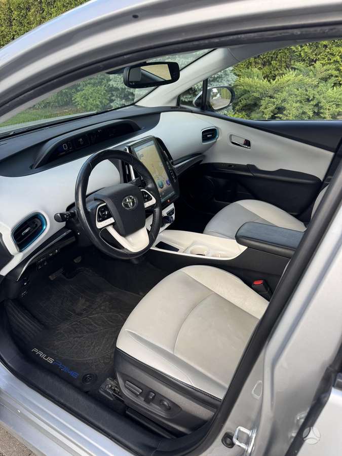Toyota Prius Prime - 12