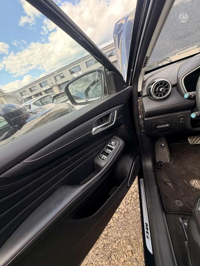 MG EHS, 1.5 l., off-road / crossover