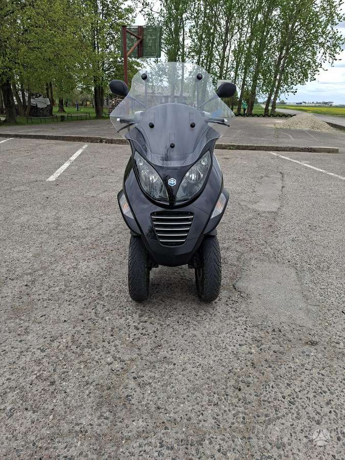 Piaggio MP3 250cc, trikes