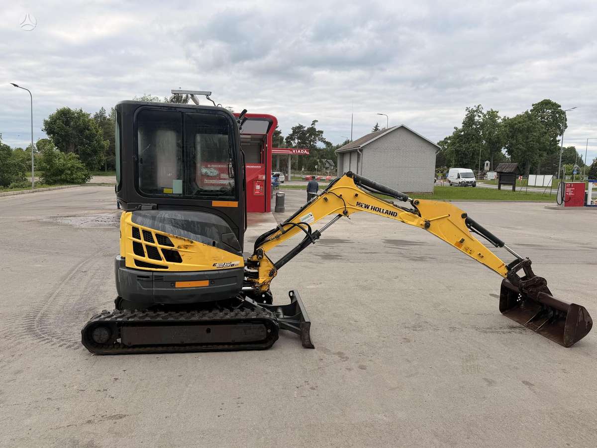 New Holland E26, мини-экскаваторы