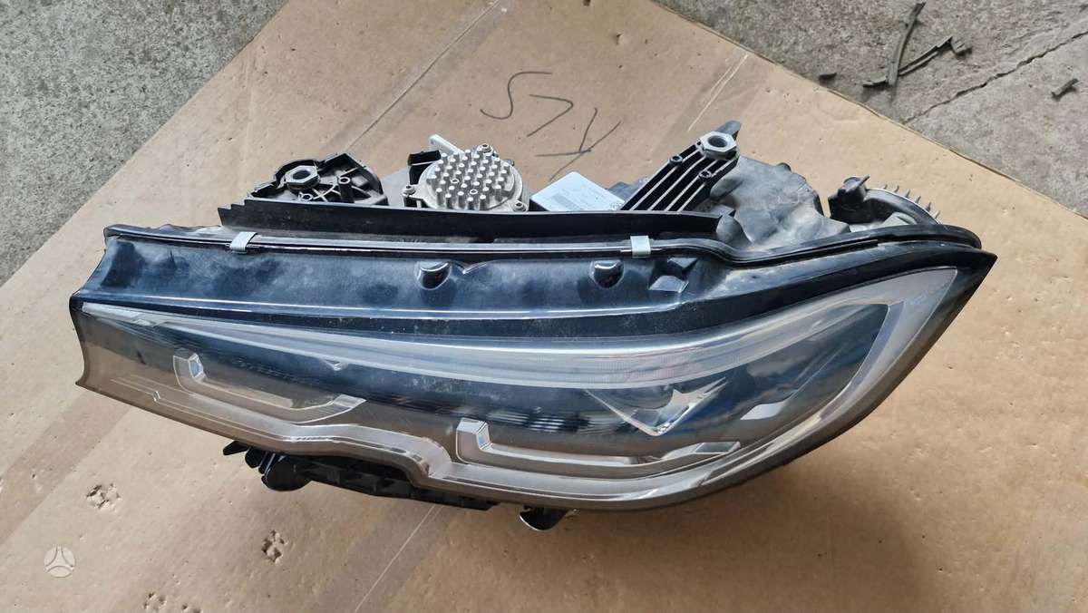 BMW 330, G20 full led adaptive kairės pusės žibin, žibintai