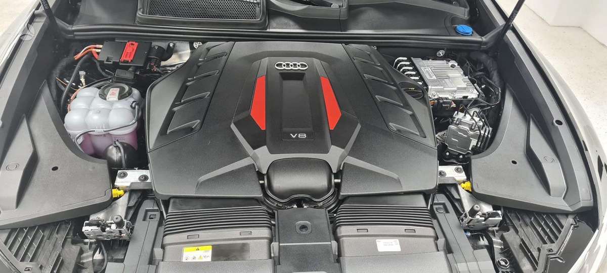 Audi SQ8, 4.0 l., Хэтчбек