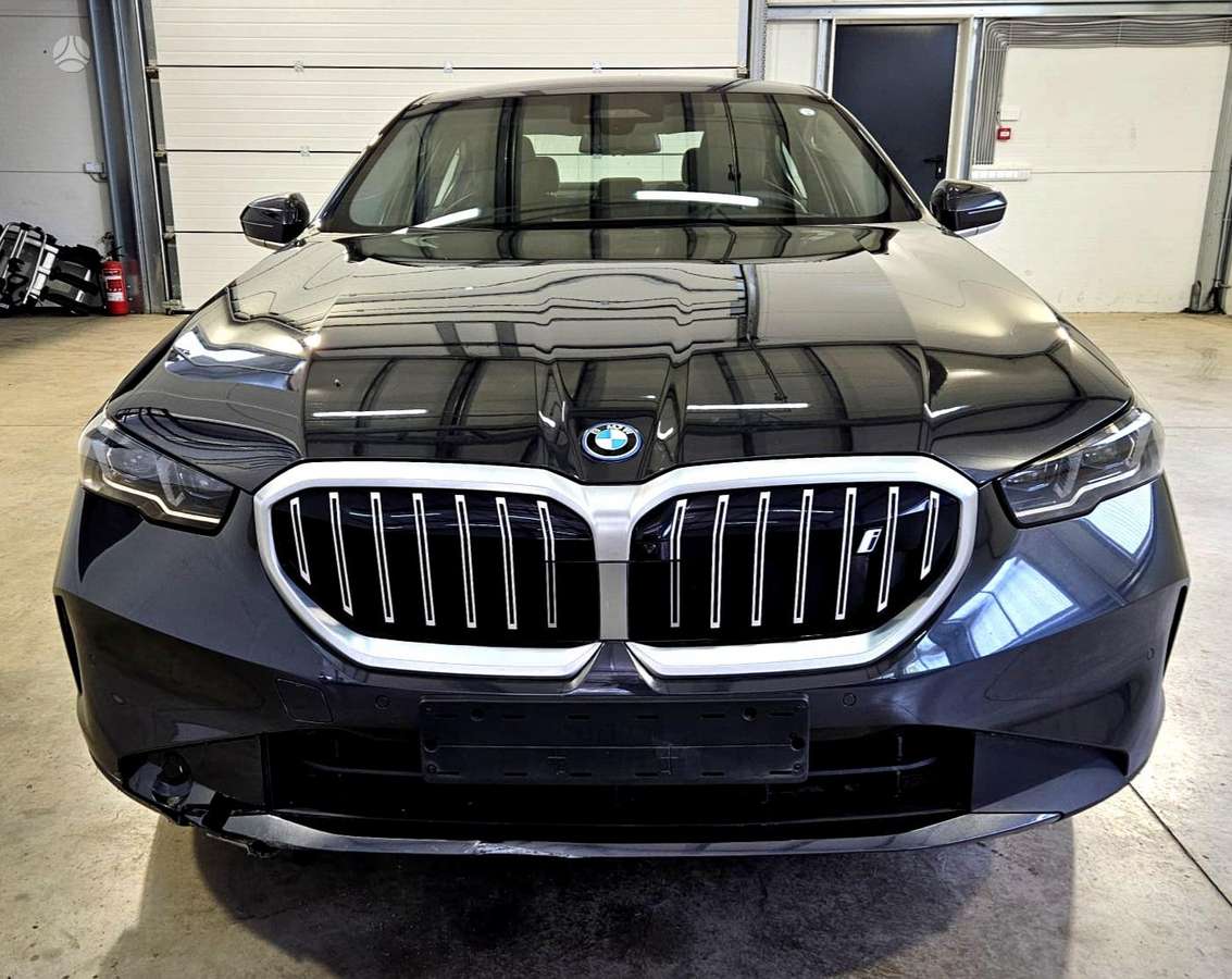 BMW i5, 82 kWh, sedanas