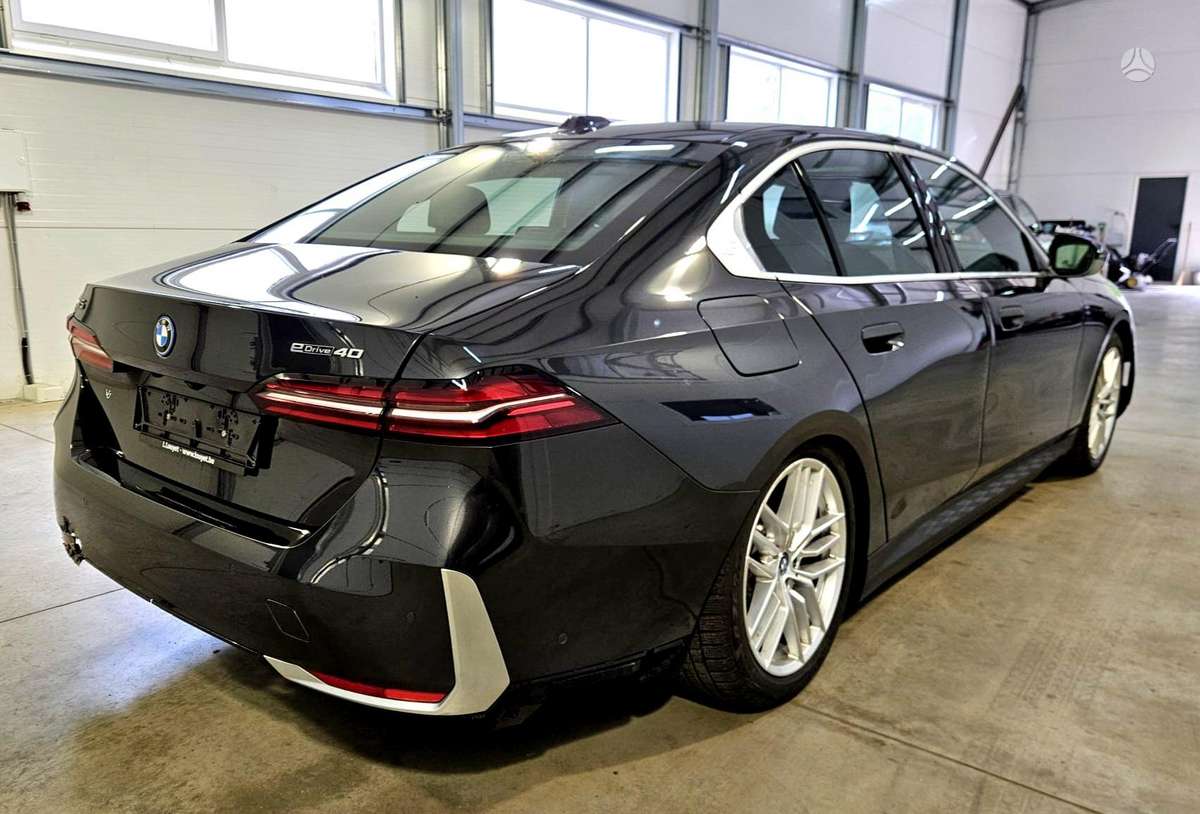 BMW i5, 82 kWh, sedanas