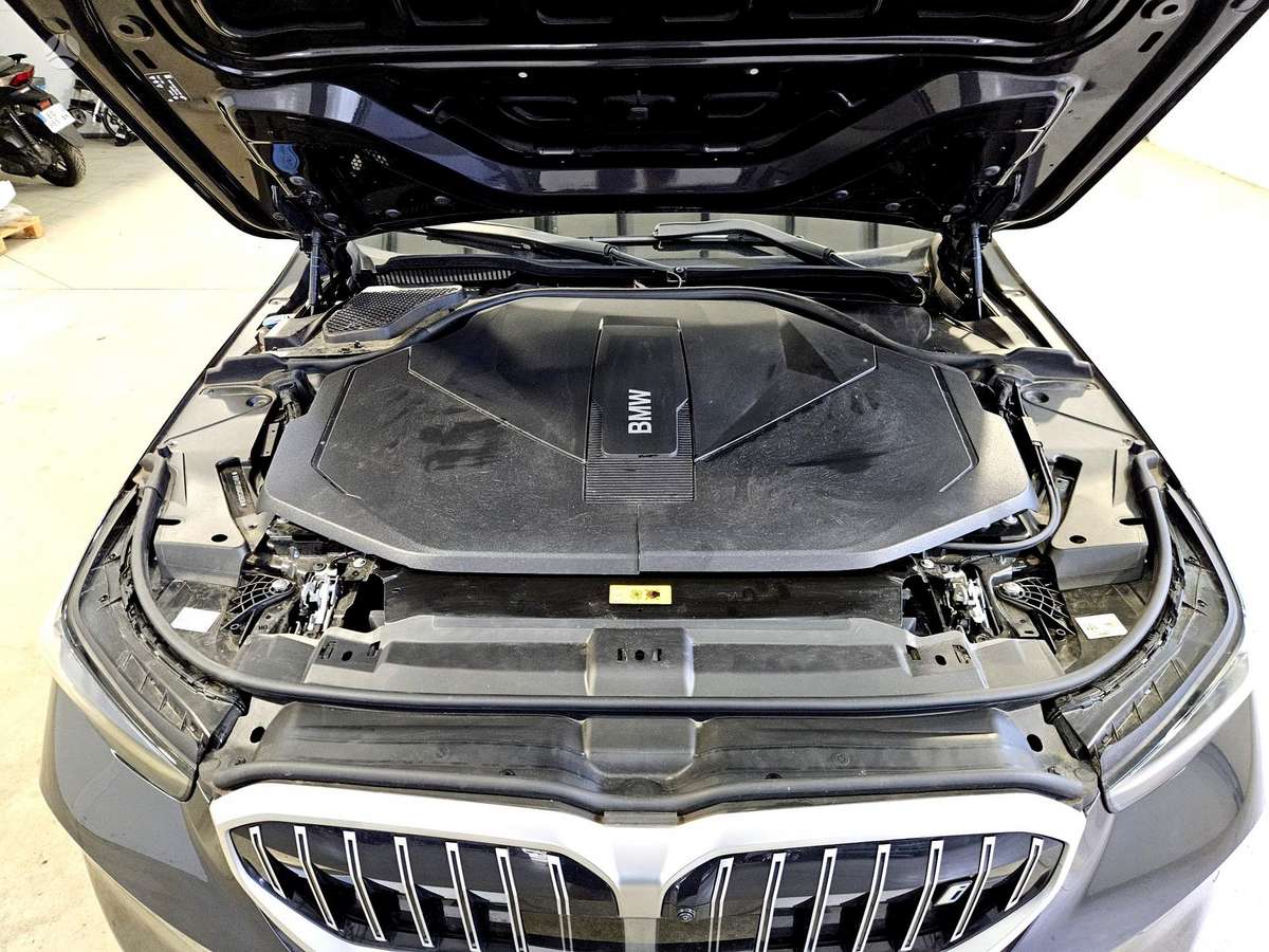 BMW i5, 82 kWh, sedanas