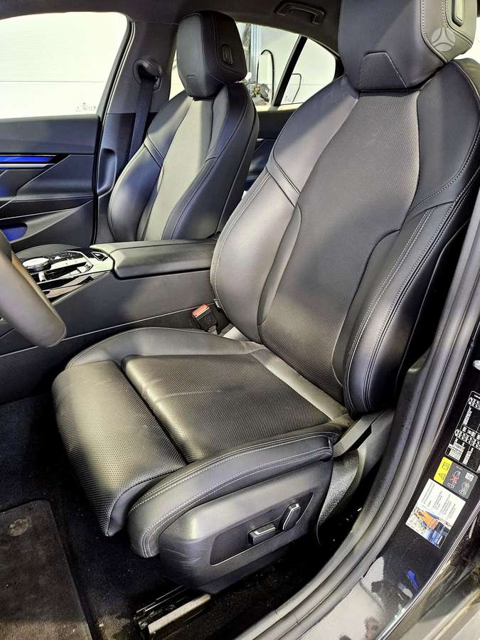BMW i5, 82 kWh, sedanas