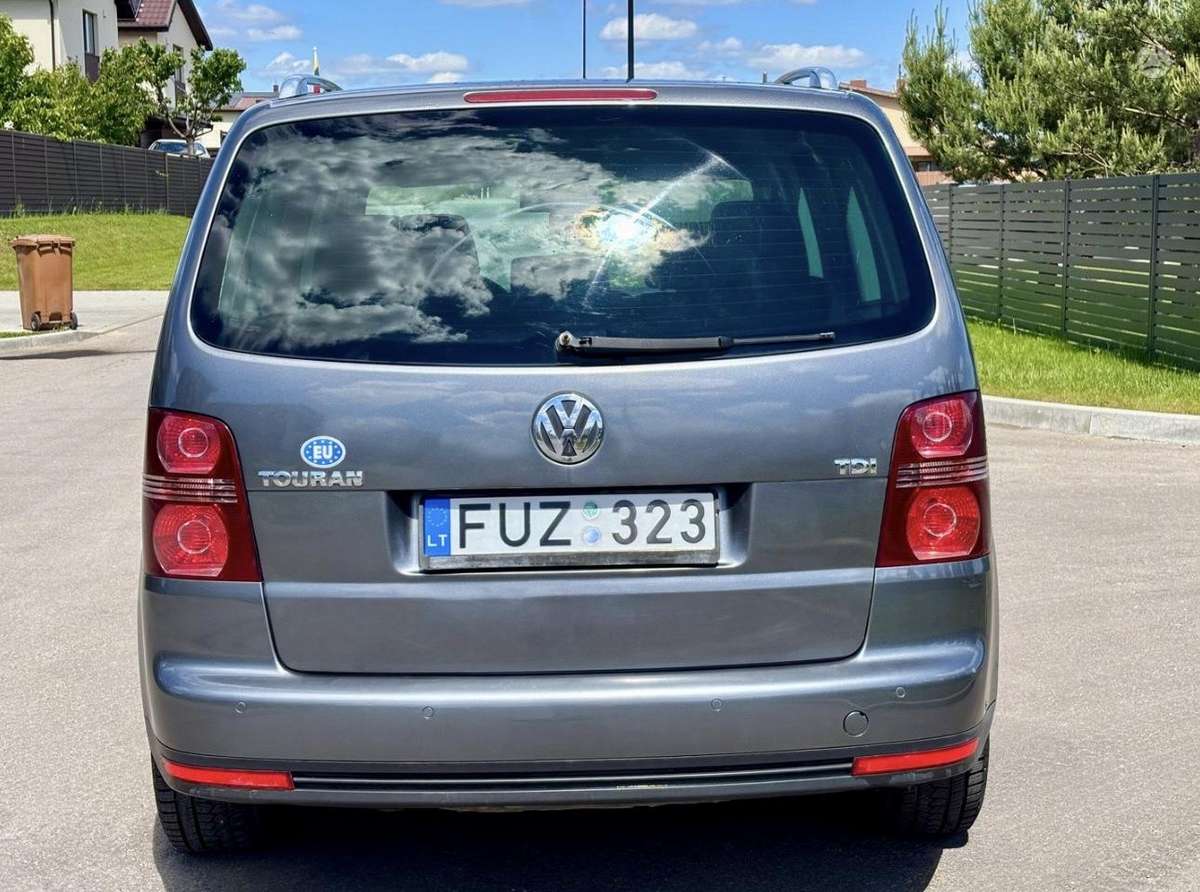 Volkswagen Touran - 4