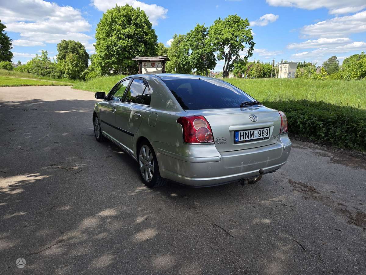 Toyota Avensis - 8
