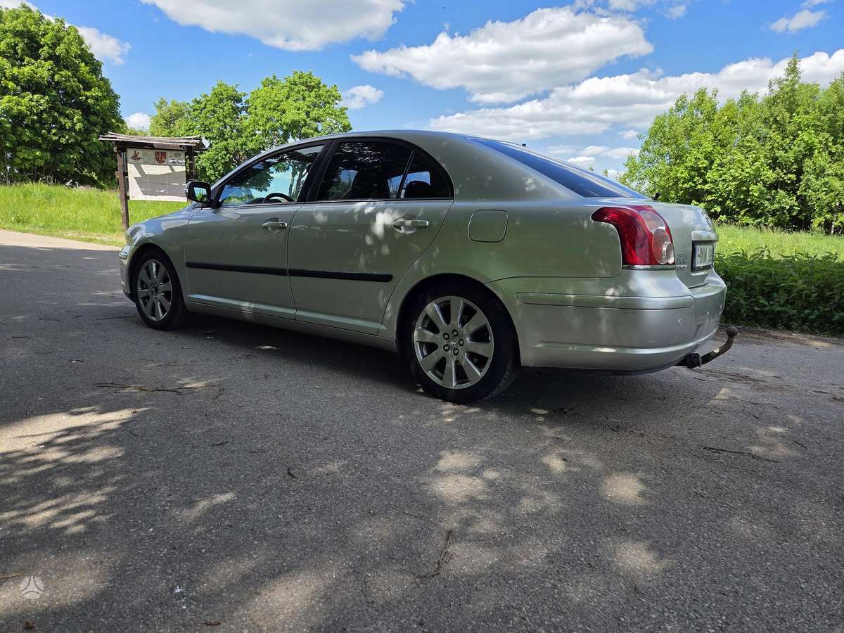 Toyota Avensis - 12