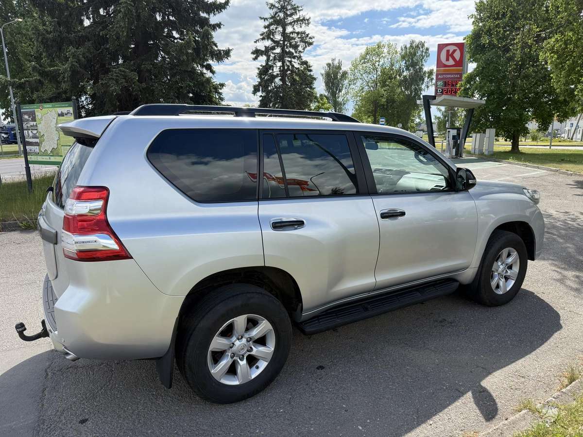 Toyota Land Cruiser - 7