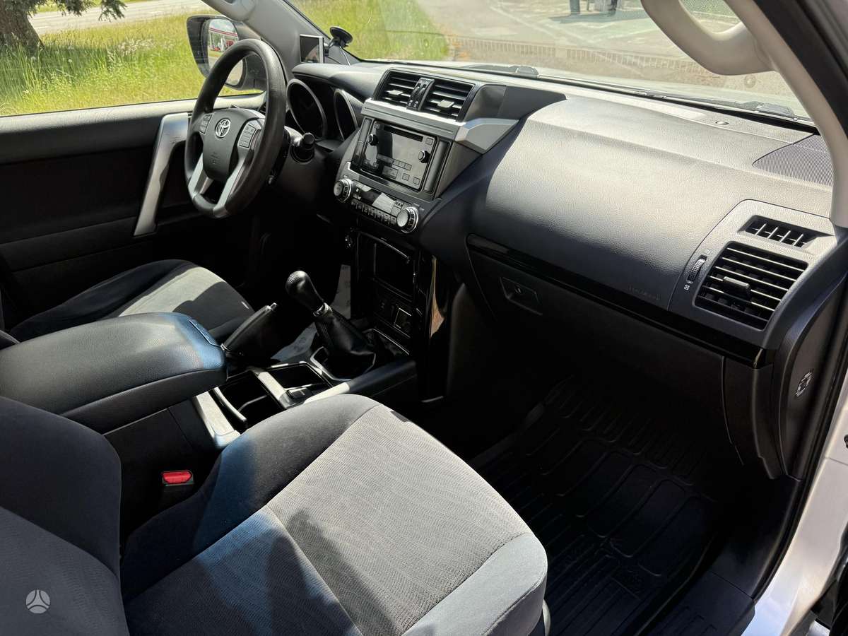 Toyota Land Cruiser - 11