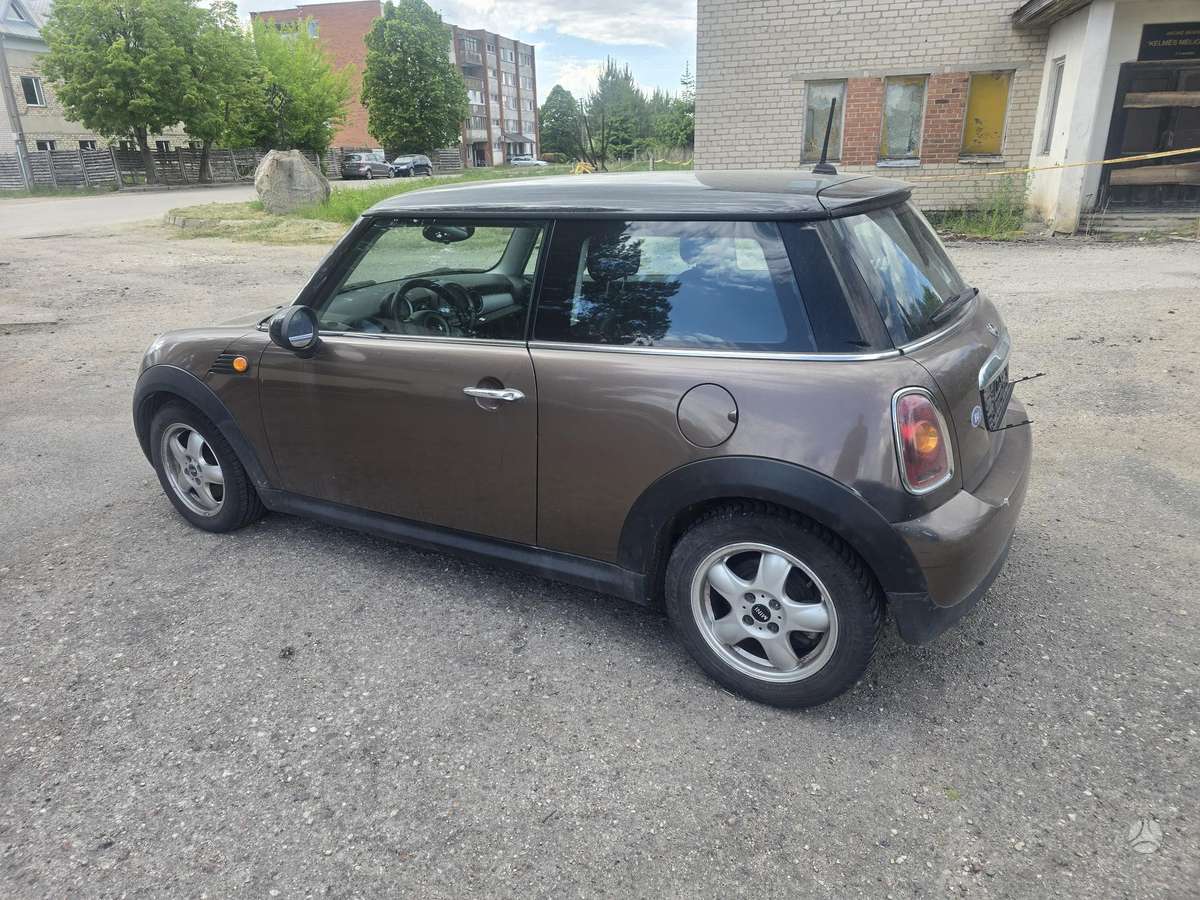 Mini Cooper, 1.6 l., hatchback