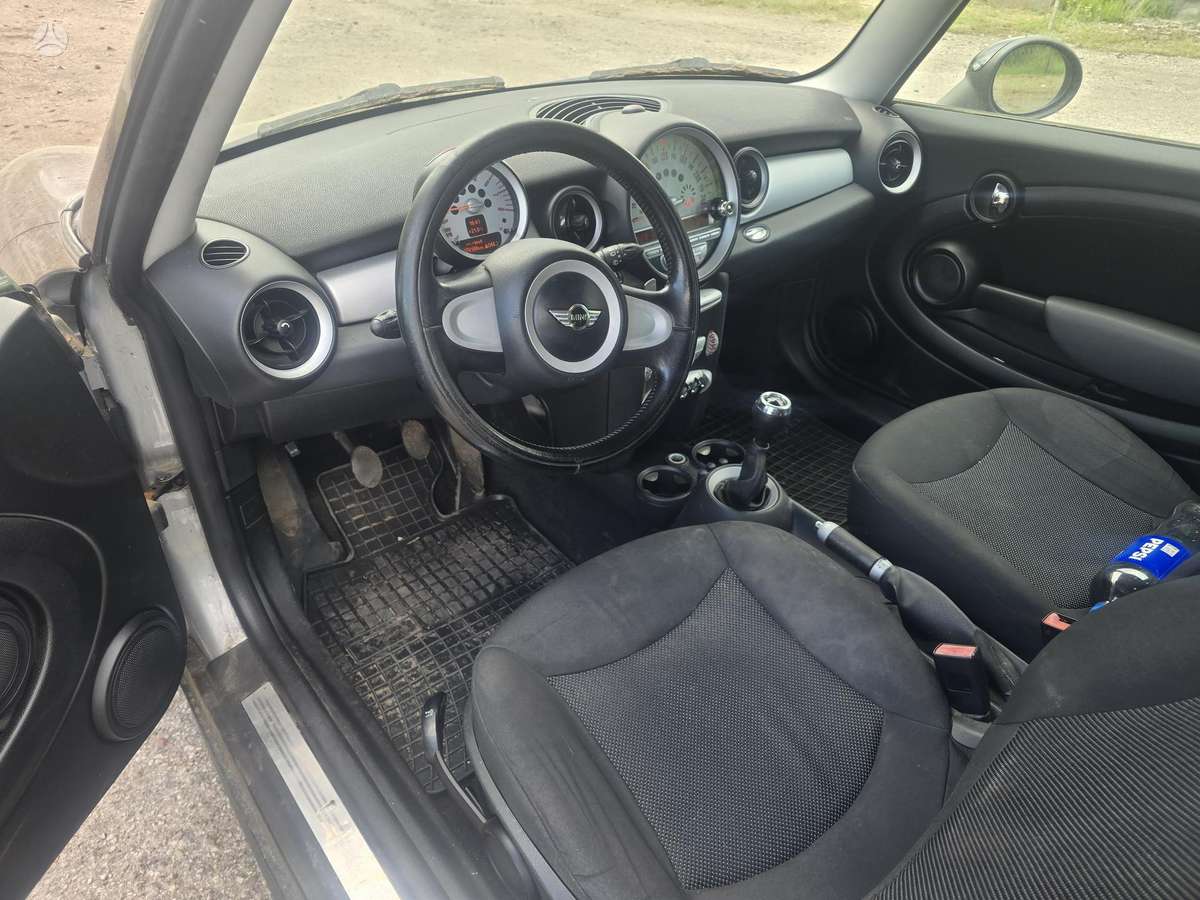 Mini Cooper, 1.6 l., hatchback