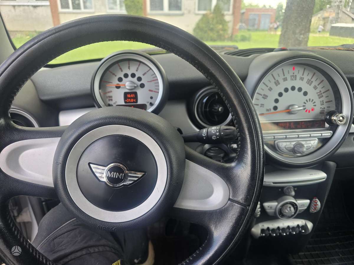 Mini Cooper, 1.6 l., hatchback