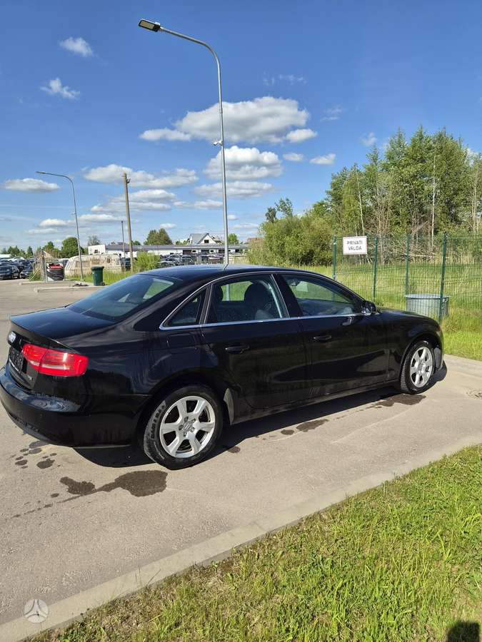 Audi A4, 1.8 l., saloon / sedan