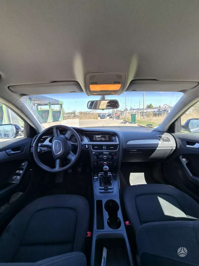 Audi A4, 1.8 l., saloon / sedan