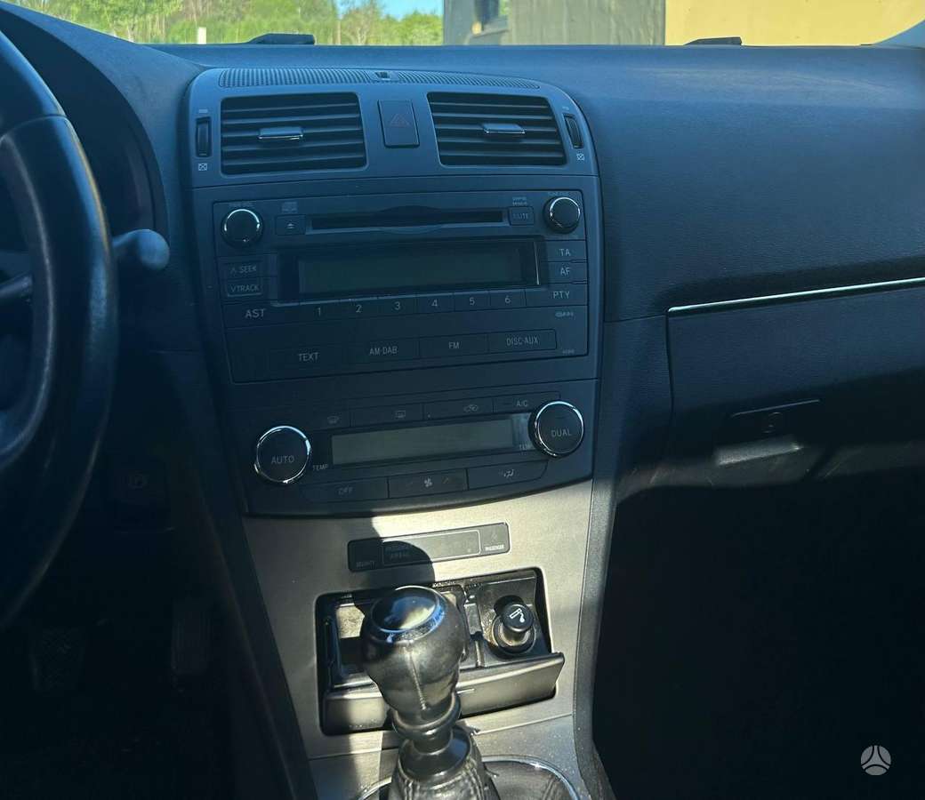 Toyota Avensis - 9