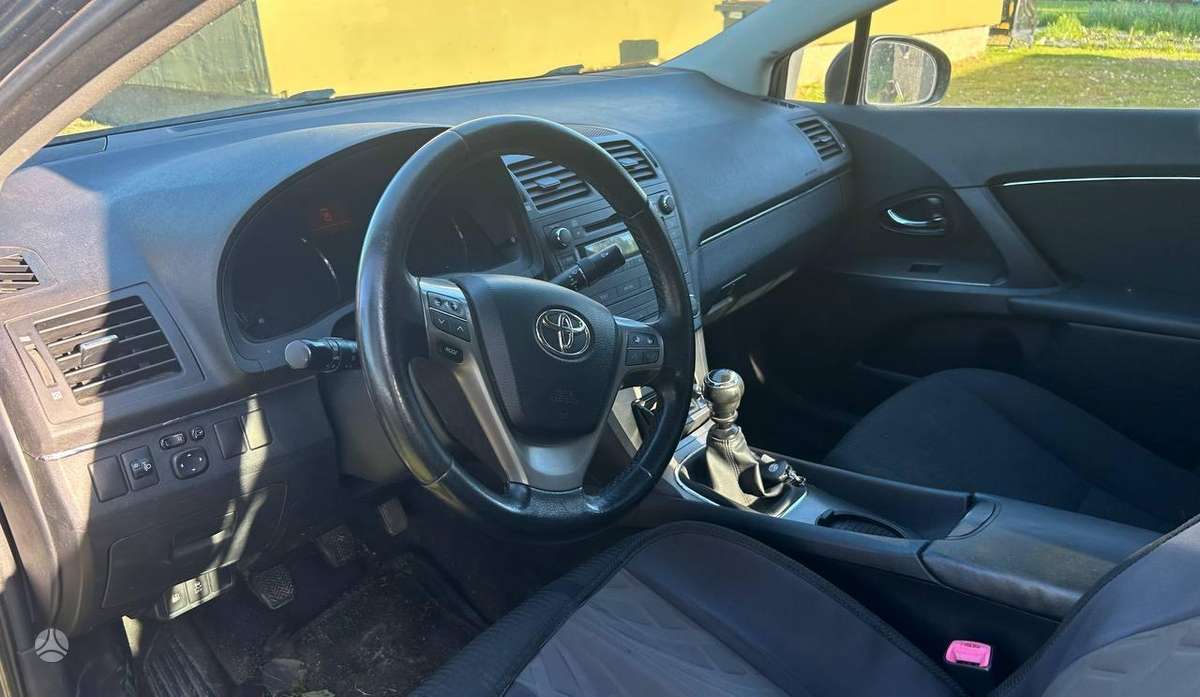 Toyota Avensis - 8