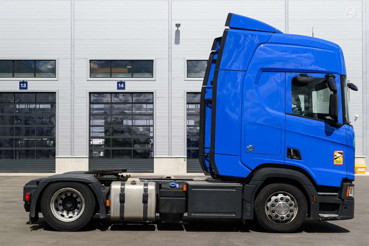 Scania R530, V8  naujos padangos 315/70, double sleeper