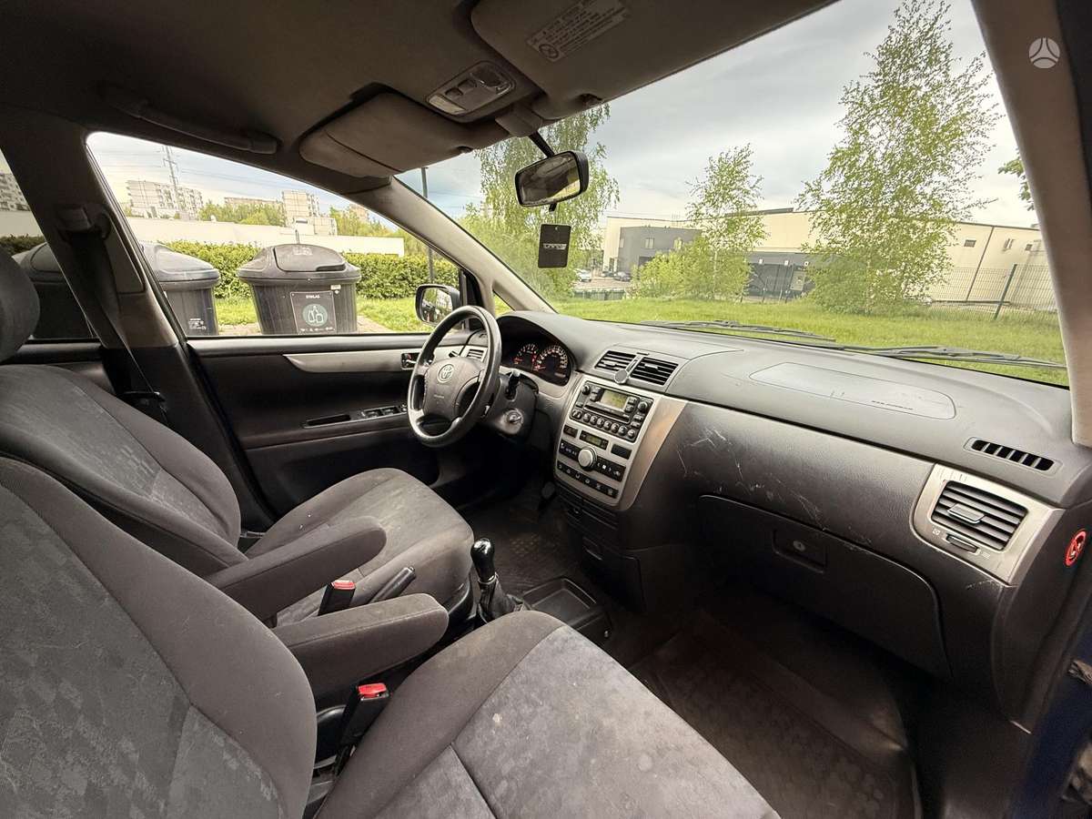 Toyota Avensis Verso - 6