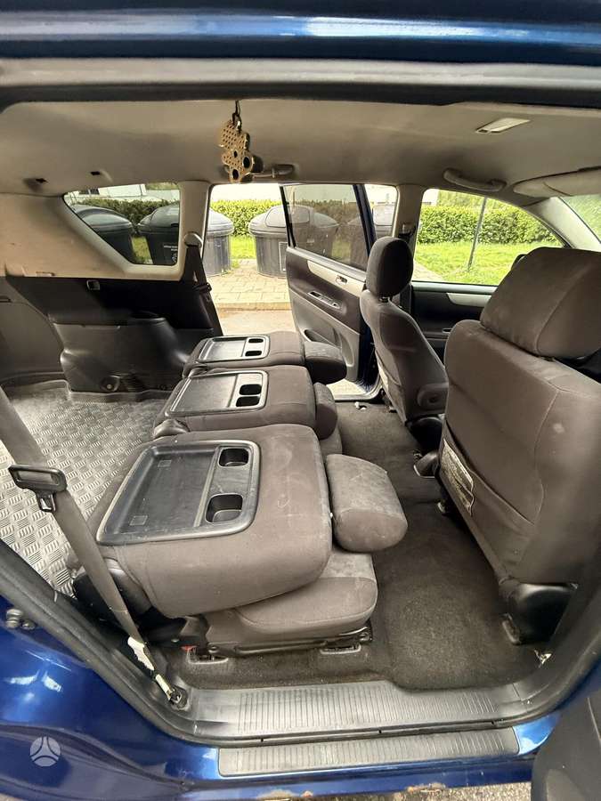 Toyota Avensis Verso - 12