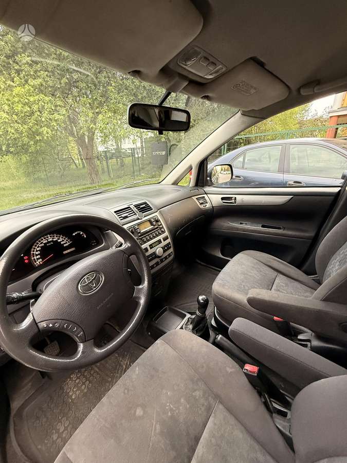 Toyota Avensis Verso - 7