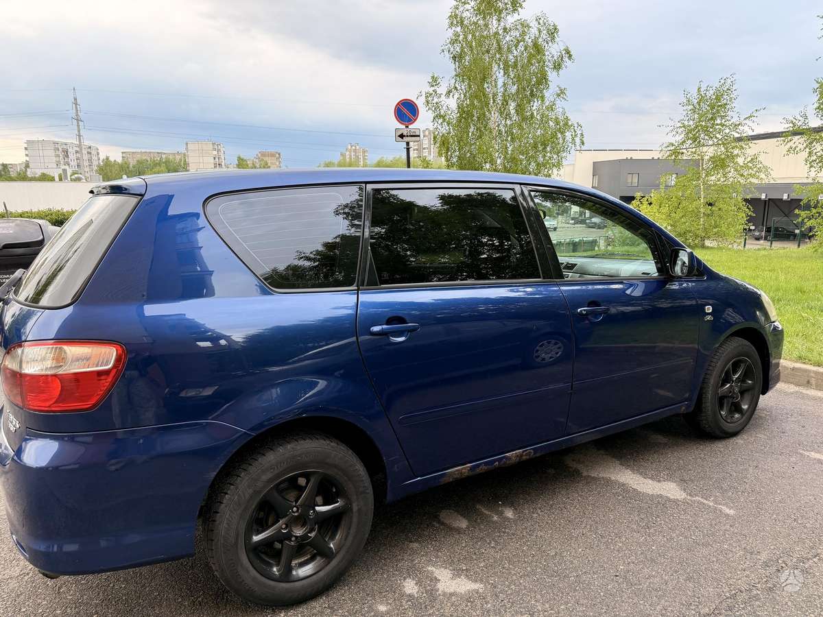 Toyota Avensis Verso - 5