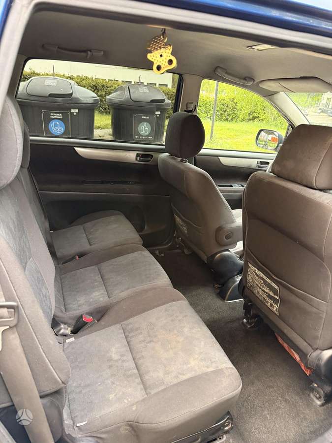 Toyota Avensis Verso - 10